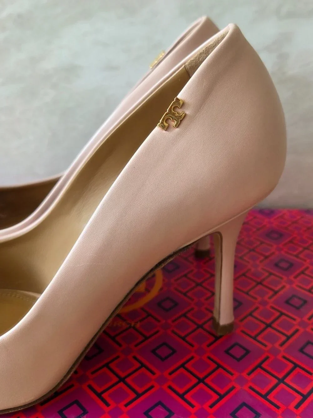 Tory Burch Penelope 85 mm Cap-Toe Pump seashell pink black 6